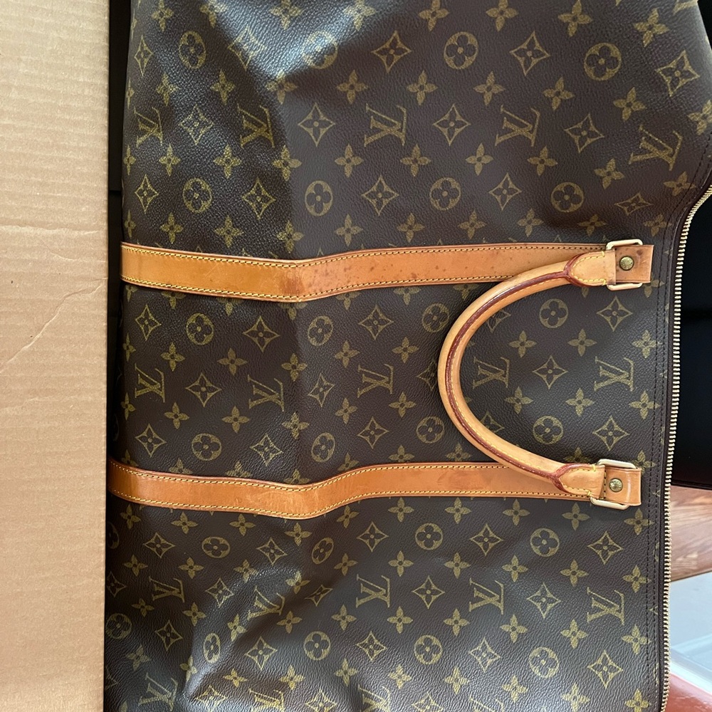 Reposhing from abiscoluxury. Authentic lv keepall 60 bandoulière.